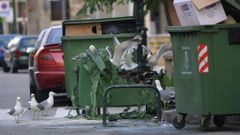Imagen de archivo de un contendor quemado en Vigo