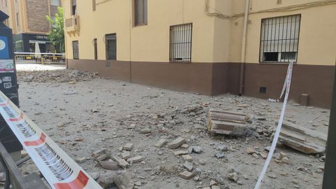 Destrozos en un edificio de Granada tras los terremotos