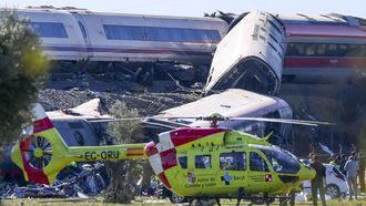 Decenas de muertos al chocar dos trenes de alta velocidad en Toledo y caer dos vagones por un terrapl�n