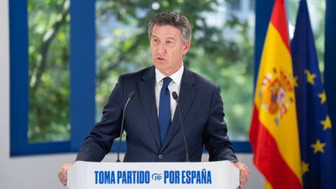 El presidente del PP, Alberto Nez Feijoo, durante la rueda de prensa en la sede del PP.