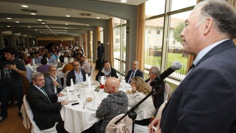 Jos Manuel Rodrguez se dirige a los asistentes a una comida organizada por Ribeira Sacra