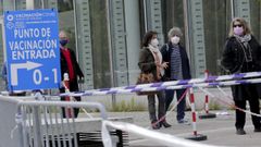 Acceso al punto de vacunaci�n de Expocoru�a