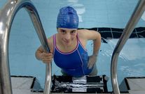 La nadadora boirense Iria G�mez, en la piscina de A Cachada, donde entrena cada tarde durante dos horas para mejorar sus tiempos. 