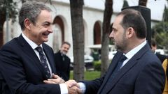El expresidente Jos� Luis Rodr�guez Zapatero saludando al exministro Jos� Luis �balos durante un acto en Madrid en el 2020