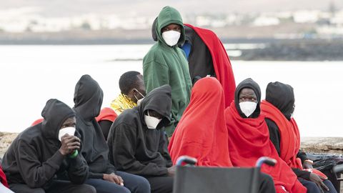 Supervivientes de la embarcaci�n neum�tica rescatada con 43 personas a bordo en Lanzarote