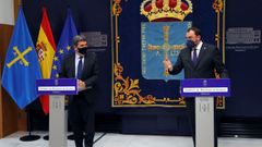 El ministro de Inclusi�n, Seguridad Social y Migraciones, Jos� Luis Escriv� (i), presenta este viernes en Oviedo junto al presidente asturiano, Adri�n Barb�n (d), el proyecto piloto Conect-AS: itinerarios de inclusi�n social digital en el Principado de Asturias