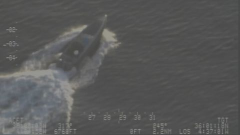 Aprehendidos 23 fardos de hach�s tras una persecuci�n de pel�cula en el Estrecho