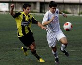 Armental, de blanco, dispuso de una ocasi�n clara pero su disparo se estrell� en el larguero.