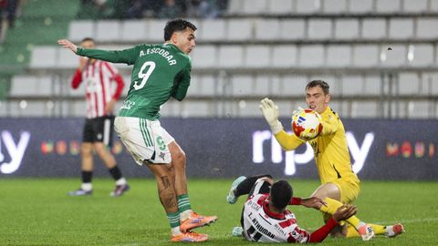Escobar en el momento del único tanto frente al Zamora. 