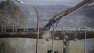Primer dia de corte en A Pasaxe para echar abajo el escal�xtric del Chuac, en A Coru�a
