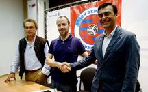 Garc�a Puga sella el acuerdo publicitario con Bermello. 