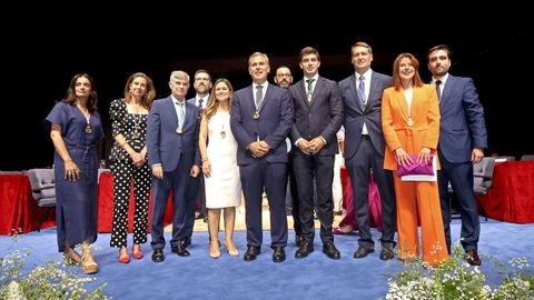 El grupo municipal del PP de Pontevedra, en el pleno de investidura del pasado 17 de junio. De ese equipo, se cay� Pablo Fern�ndez, que ser� sustituido por Aroa Otero