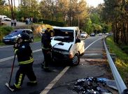 Uno de los numerosos accidentes que se produjeron este fin de semana en las R�as Baixas.