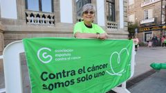 Carmen Rodr�guez, paciente de c�ncer de mama metast�sico, particip� este domingo en la marcha de Pontevedra organizada por la AECC