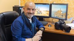 Kiko Rojo Vilar, en su estudio de fotograf�a de Carballo