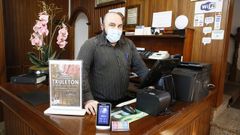 Antonio Maseda es el gerente del restaurante O Castelo, un veterano en los men�s navide�os a domicilio