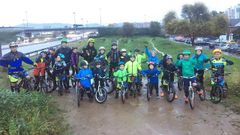 Los chavales del Club BikeTrial Gij�n, en una escapada al viejo �el Campillo�..Los chavales del Club BikeTrial Gij�n, en una escapada al viejo �el Campillo�.