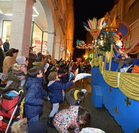 Animada e vistosa cabalgata de reis en Ribadeo. 