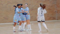 Las jugadoras del Estrela Cortegada celebrando uno de los goles ante el Nou Turia
