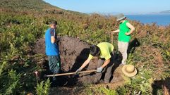 Sondeos arqueol�gicos en Cova do Lobo, en la isla de Ons
