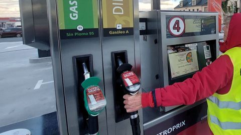 Repostaje en una gasolinera en Ribadeo