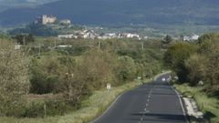 La carretera LU-617, de Monforte a Escairn, es uno de los viales en los que se realizarn obras de mejora