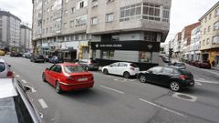 Coches en doble fila en la Fonte dos Ranchos.