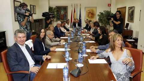 Reunin de Abel Caballero con su Junta de Gobierno. El socialista renov el cargo de alcalde en el concello de Vigo.