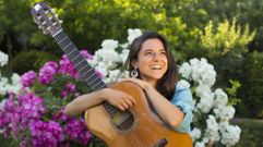 Sof�a Espi�eira pas� de ser una joven t�mida a explorar todo tipo de expresi�n art�stica, de cara al p�blico y no: teatro, danza, circo, m�sica, composici�n, videocreaci�n... En el �mbito musical, tras ganar un premio del Concello de Teo, logr� en el 2022 el Mart�n C�dax en la categor�a de canci�n de autor.