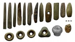 Ajuar neol�tico de Matela. La mayor parte de las piezas se encuentran en el museo arqueol�gico del castillo de San Ant�n de A Coru�a. Fotomontaje de Pablo V�zquez a partir de im�genes propias y del Museo de San Ant�n