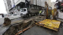 Las obras en la calle Font�n dejan a la luz restos de la antigua muralla de A Coru�a