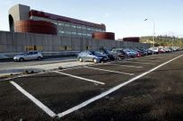 Ayer comenz� el pintado del nuevo p�rking del hospital.