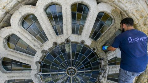 Trabajos de restauracin en la iglesia de Meira