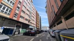 En la Ra Ro Neira de Lugo se subasta una vivienda de cuatro habitaciones y con terraza