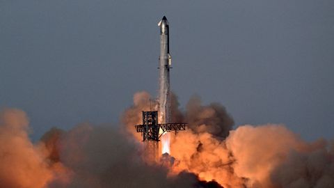 Space X logra lanzar con éxito su décima prueba del cohete Starship