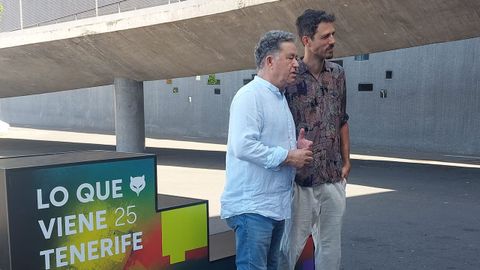 El cineasta Lois Patio y el alcalde de Pontevedra, Miguel Anxo Fernndez Lores, en el Espacio de las Artes en Tenerife