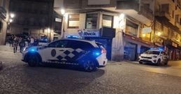 Dos patrullas de la Polic�a Local durante el dispositivo especial de vigilancia nocturna del pasado fin de semana 