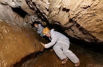 La cavidad cuenta con charcos y lagos en su interior, m�s o menos llenos seg�n la �poca del a�o. 