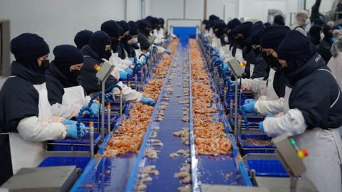 Operarias de la planta de Profand en Cambre, en una foto de abril del 2022.