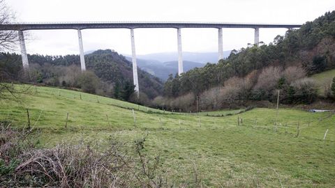 VIADUCTO DE LINDN: 103 METROS. Es uno de los ms recientes, pues se inaugur en el 2014. Est en el polmico tramo afectado por la niebla de la Autova del Cantbrico 