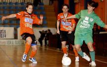 Peque, a la izquierda, en un partido ante el Orvina. 