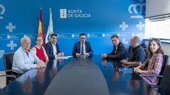 Al encuentro con el conselleiro Jos� Gonz�lez y con el director xeral de Comercio, Gabriel Al�n, acudieron representantes de los Centros Comerciales Abertos de Boiro, Mar�n, Redondela, Ver�n y Viveiro