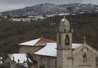 La nieve hizo acto de presencia en A Lama durante todo el d�a. 