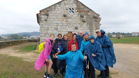 Grupo de peregrinos catalanes en la Ruta del Padre Sarmiento a la altura de Noalla, Sanxenxo