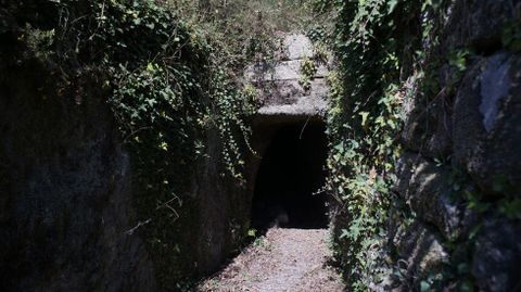 Restos del yacimiento arqueolgico de lo que fue un asentamiento minero y el Castro de Barbantes