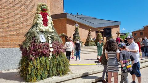 La Festa dos Maios de O Barco incluy una feria de artesana