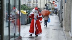 Imagen de archivo de un hombre disfrazado de Papa Noel
