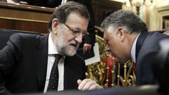 Mariano Rajoy conversando esta ma�ana con Telmo Mart�n en el Congreso