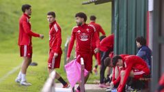 Pe�a, en la imagen en segundo plano, ya est� de vuelta en los entrenamientos. 