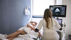 Eduard, atendido despu�s de la operaci�n en el Hospital San Joan de D�u